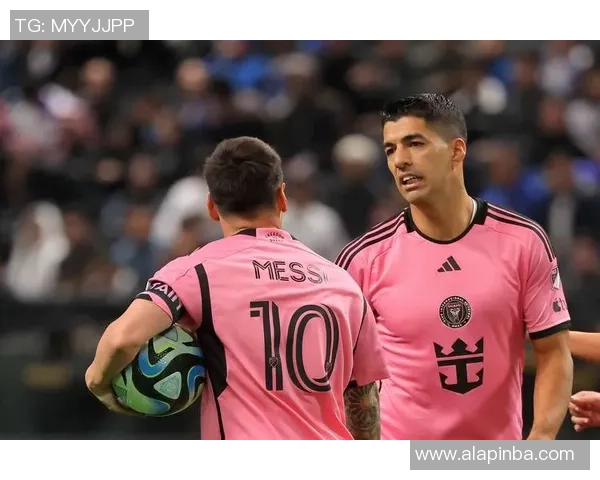 足球球星正面蹲下瞬间捕捉展现力量与专注的完美时刻